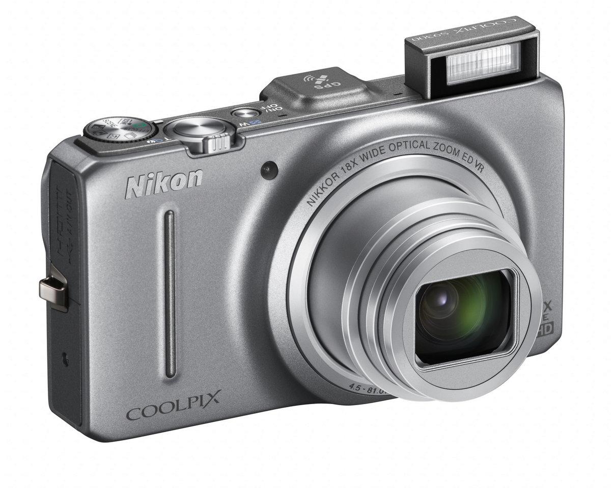 NIKON Coolpix S9300 VMA920E1 stříbrný (silver) kak.cz