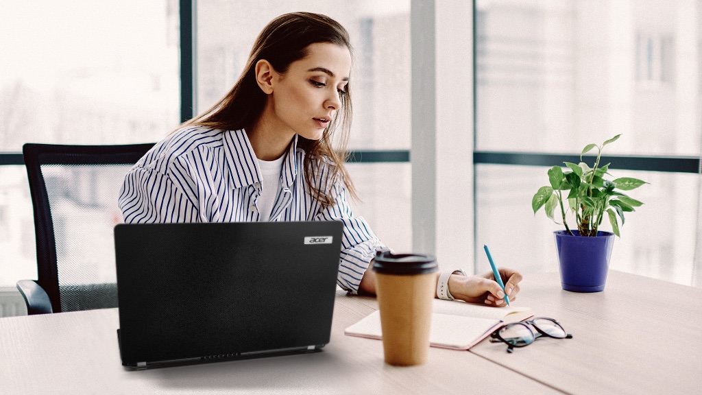 Notebook ACER TravelMate P2 TMP2155152GR černý black