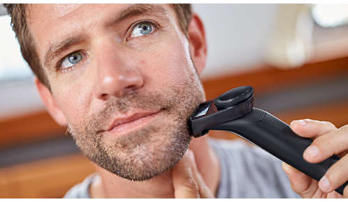 Holicí strojek a zastřihávač vousů PHILIPS OneBlade Pro QP651020