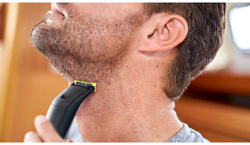 Holicí strojek a zastřihávač vousů PHILIPS OneBlade Pro QP651020