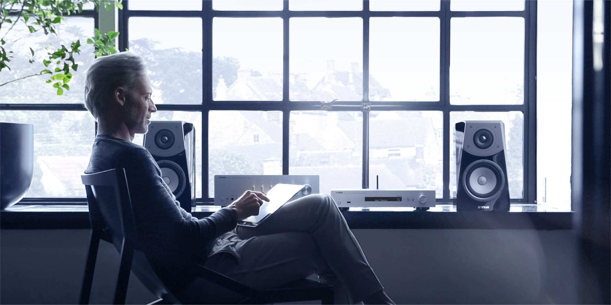 Síťový přehrávač YAMAHA NPS303 stříbný silver