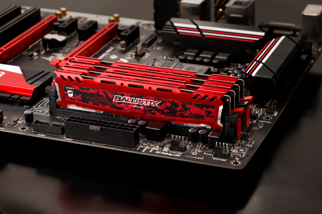 Paměťový modul CRUCIAL 16GB DDR4 3200MHz Ballistix Sport LT bílá white