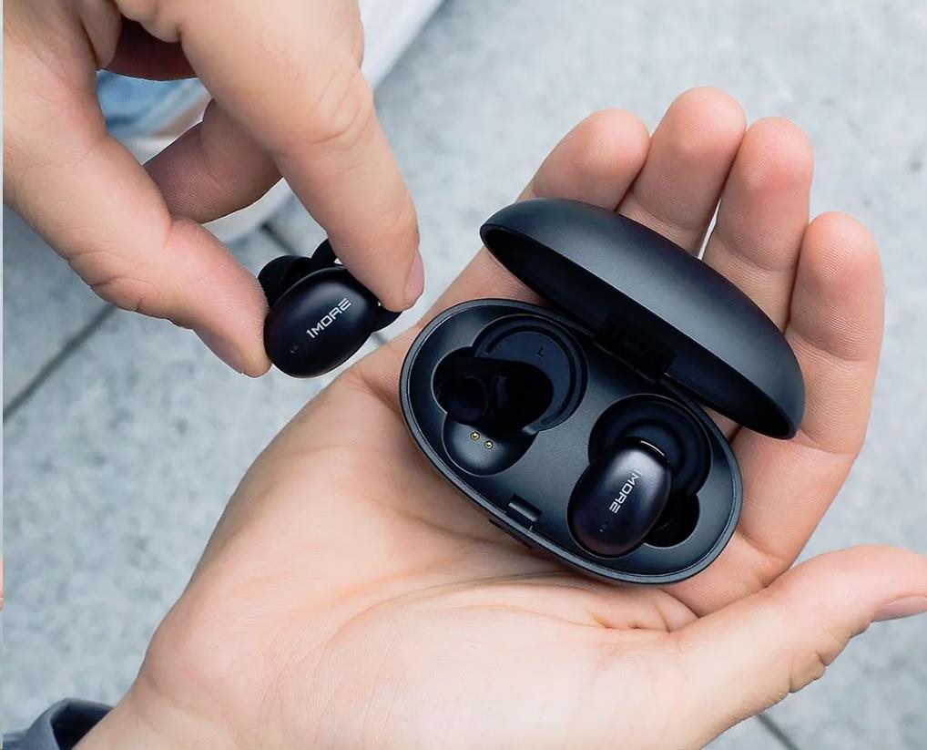 Bezdrátová sluchátka 1MORE Stylish Truly Wireless Headphones černý black