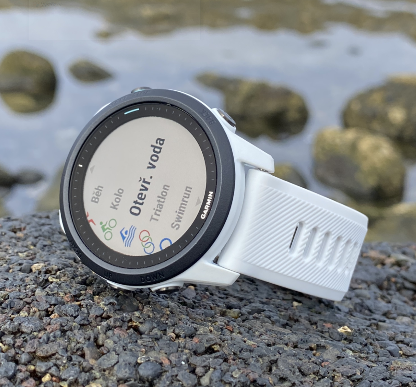Sportovní hodinky GARMIN Forerunner 745 Music Red