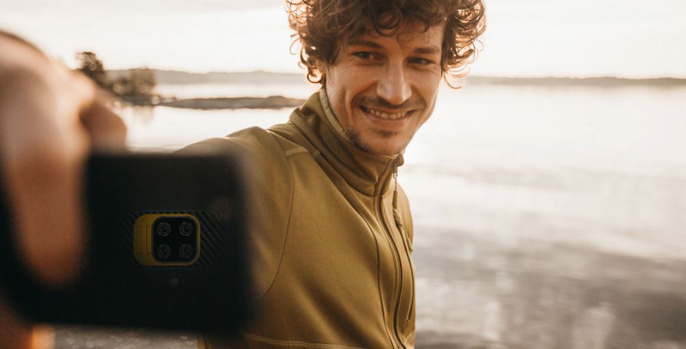 Odolný mobilní telefon iGET GBV5100 černý black