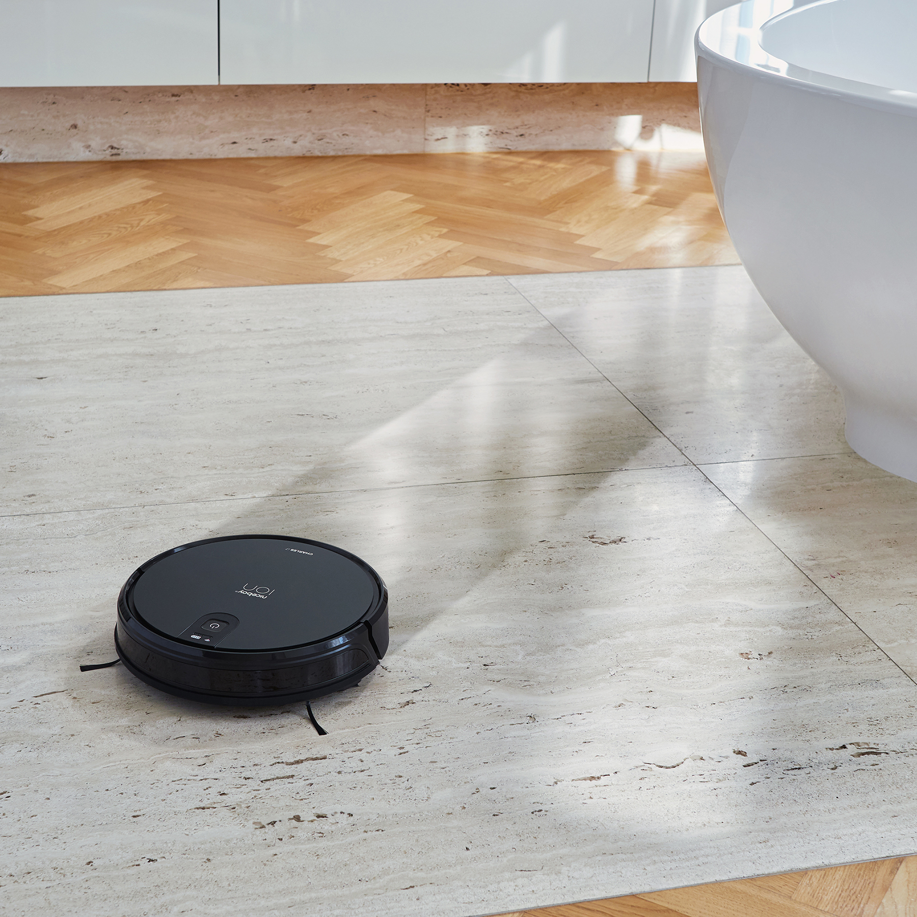 Robotický vysavač NICEBOY ION Charles i7 černý black