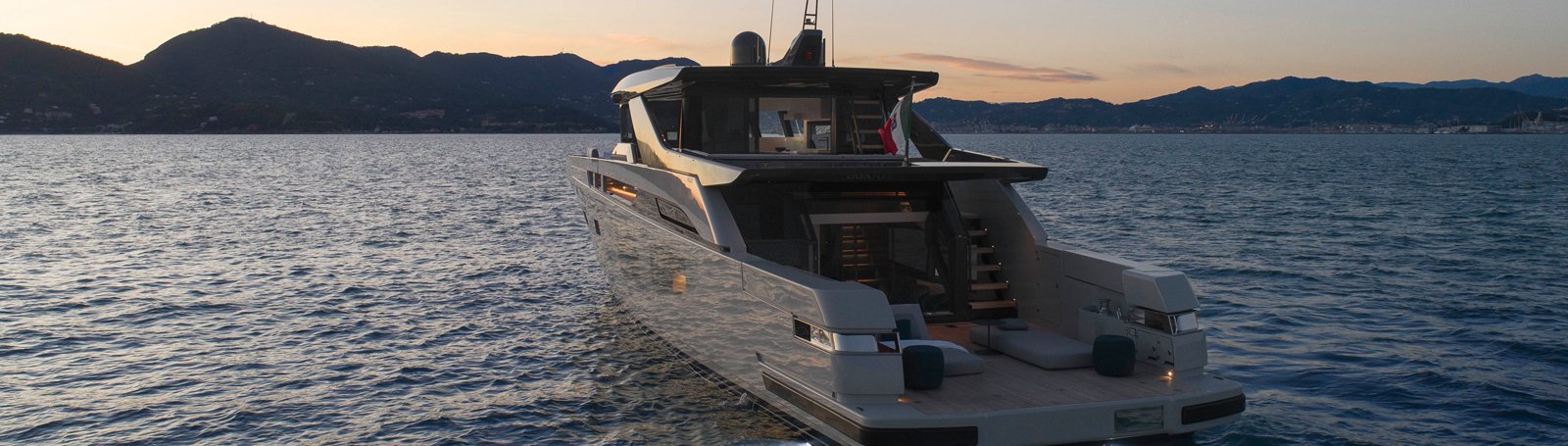 Chytré hodinky GARMIN Quatix 6 PRO Sapphire TitaniumTitanium band