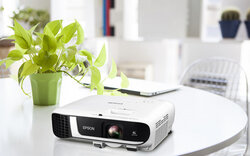 LCD projektor EPSON EBFH52 bílý white