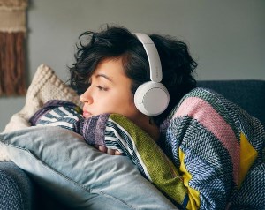 Bezdrátová sluchátka SONY WHCH520 bílý white