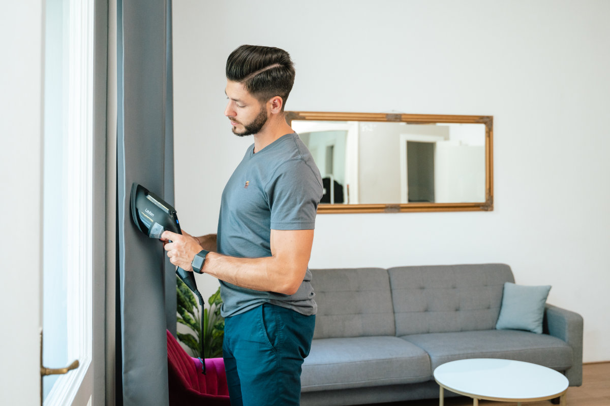 Napařovač oděvů LAUBEN Handheld Steam Iron 1950BC