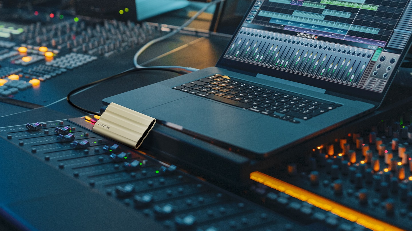 Externí SSD disk SAMSUNG T7 Shield 2TB modrý