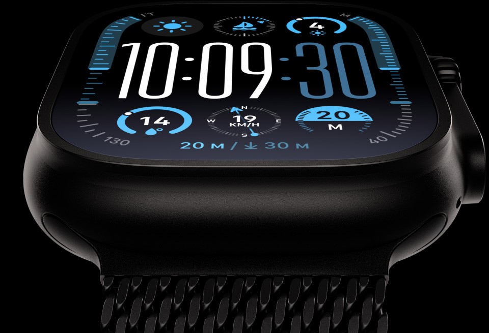  APPLE Watch Ultra 2 49mm Černý titan s černým trailovým tahem  ML