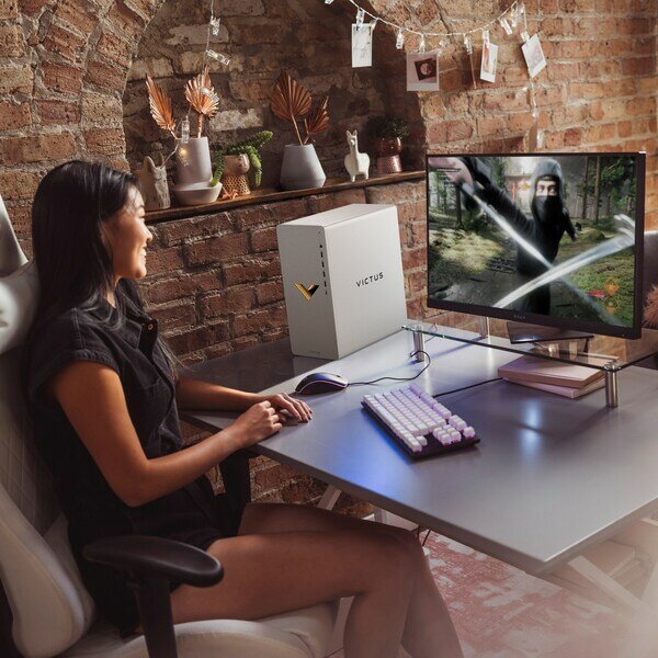 Herní počítač HP Victus TG022020nc i514400F bílý white
