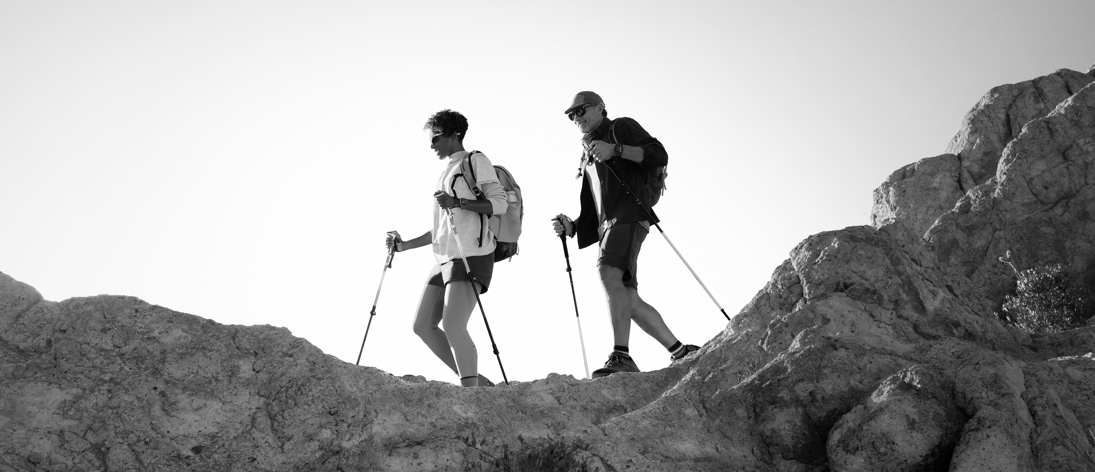 Chytré hodinky APPLE Watch Ultra 3 49mm Přírodní titan s ocelově modrým oceánským řemínkem