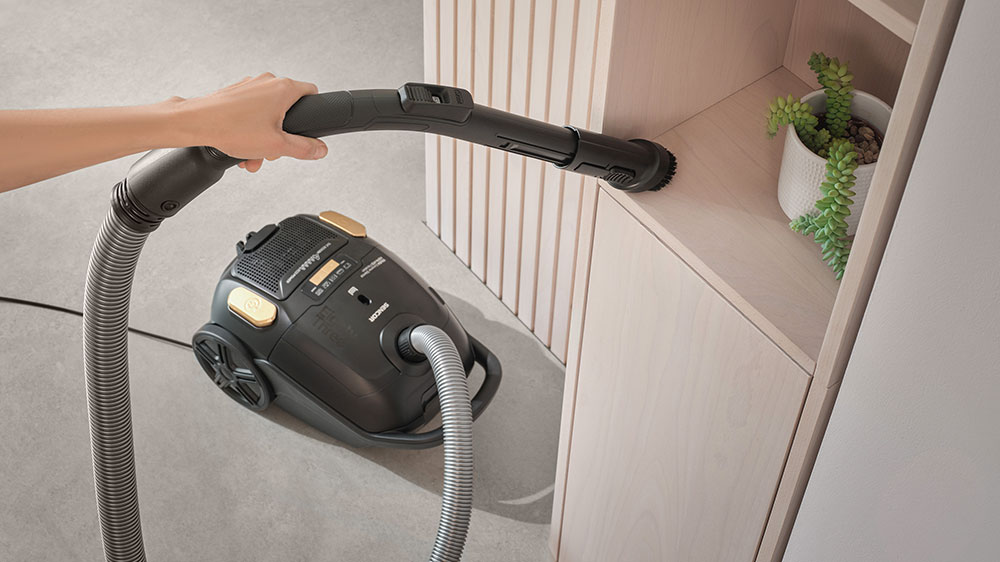 Sáčkový vysavač SENCOR SVC 8310BK 4AAAA