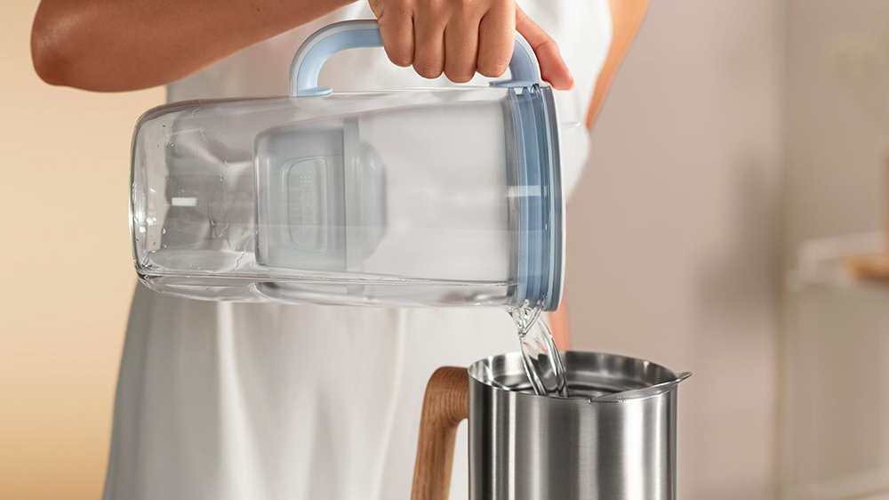 Filtrační konvice BRITA One Skleněná filtrační konvice 25 l světle modrá