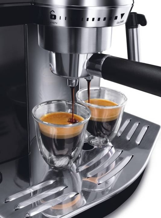 Pákové espresso DELONGHI EC 820B černé Black