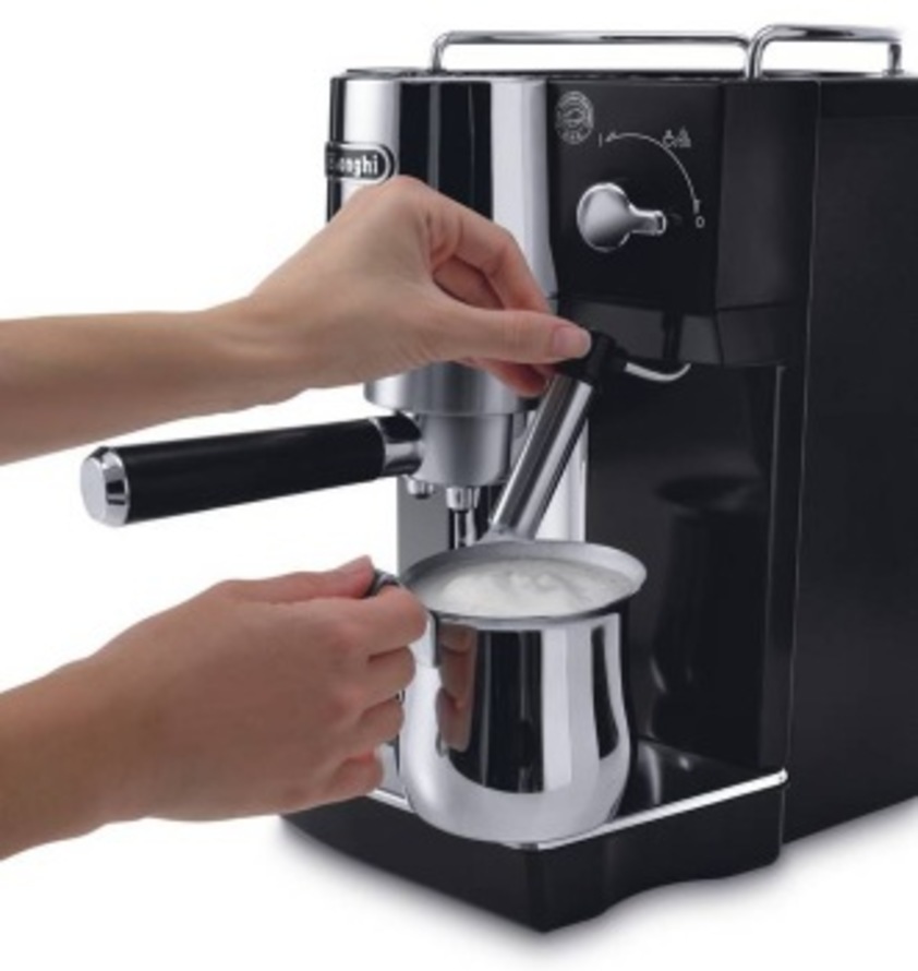 Pákové espresso DELONGHI EC 820B černé Black